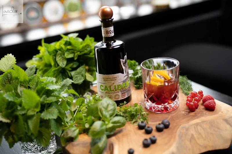 Caliber1844 - Schwarzwald Gin-Likör mit Beeren & Kräutern