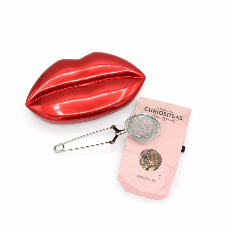 Rote Lippendose inkl. Teemischung und Teesieb