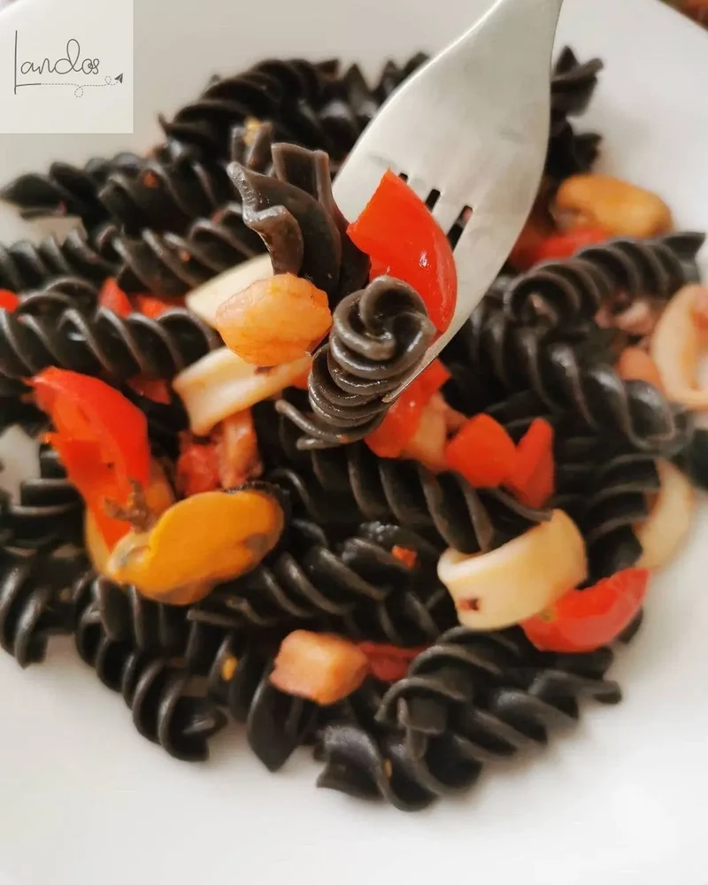Italienische handgemachte Fusilli-Nudeln mit Sepia-Tinte g.500
