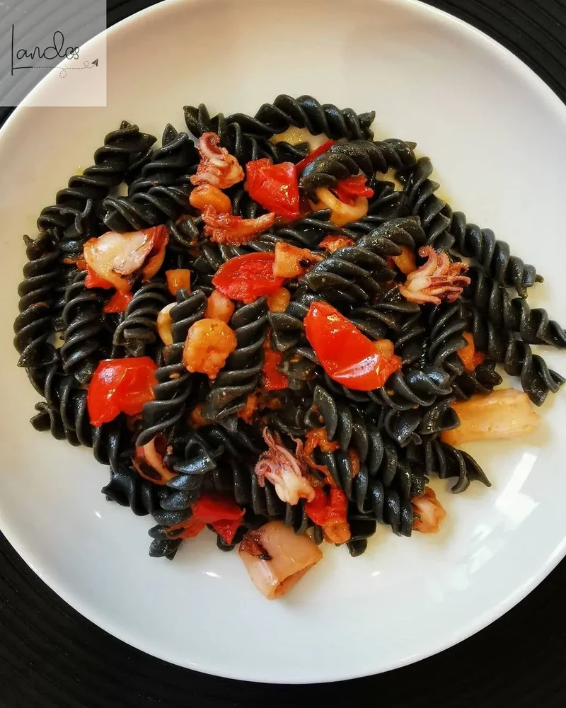 Italienische handgemachte Fusilli-Nudeln mit Sepia-Tinte g.500