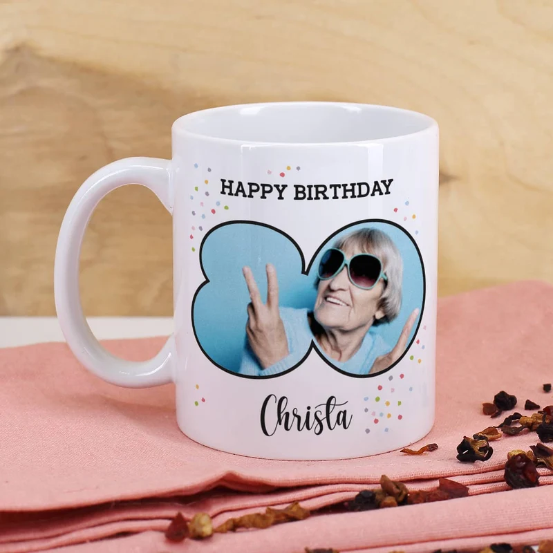 Fototasse zum 80. Geburtstag mit Name und Happy Birthday-Schriftzug