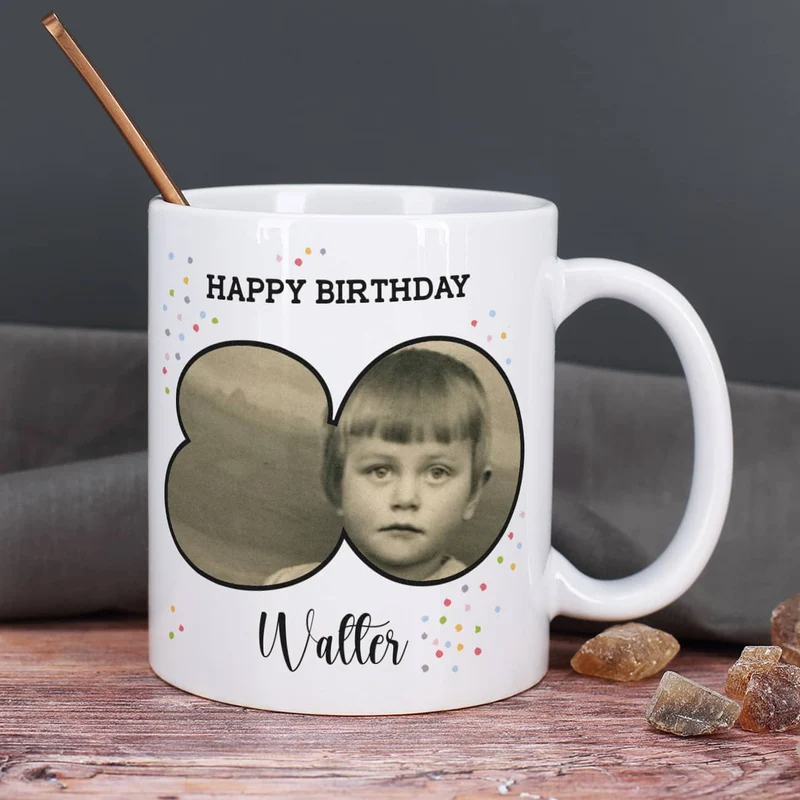 Fototasse zum 80. Geburtstag mit Name und Happy Birthday-Schriftzug