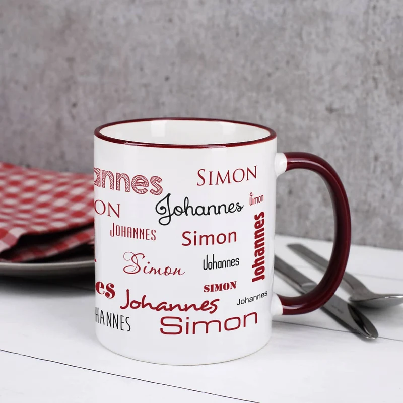 Tasse mit zwei Namen in verschiedenen Schriftarten