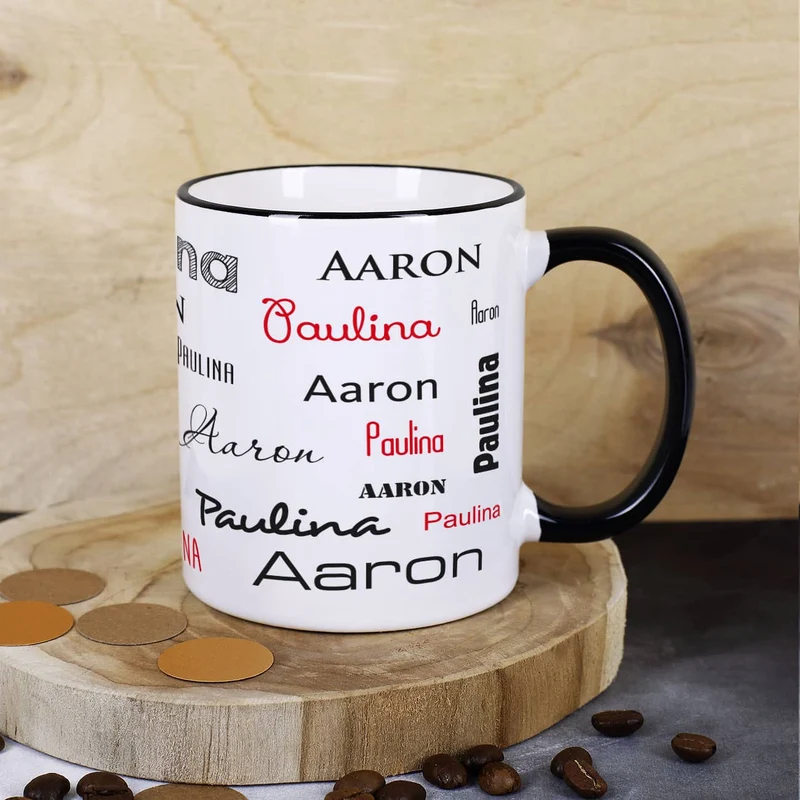 Tasse mit zwei Namen in verschiedenen Schriftarten