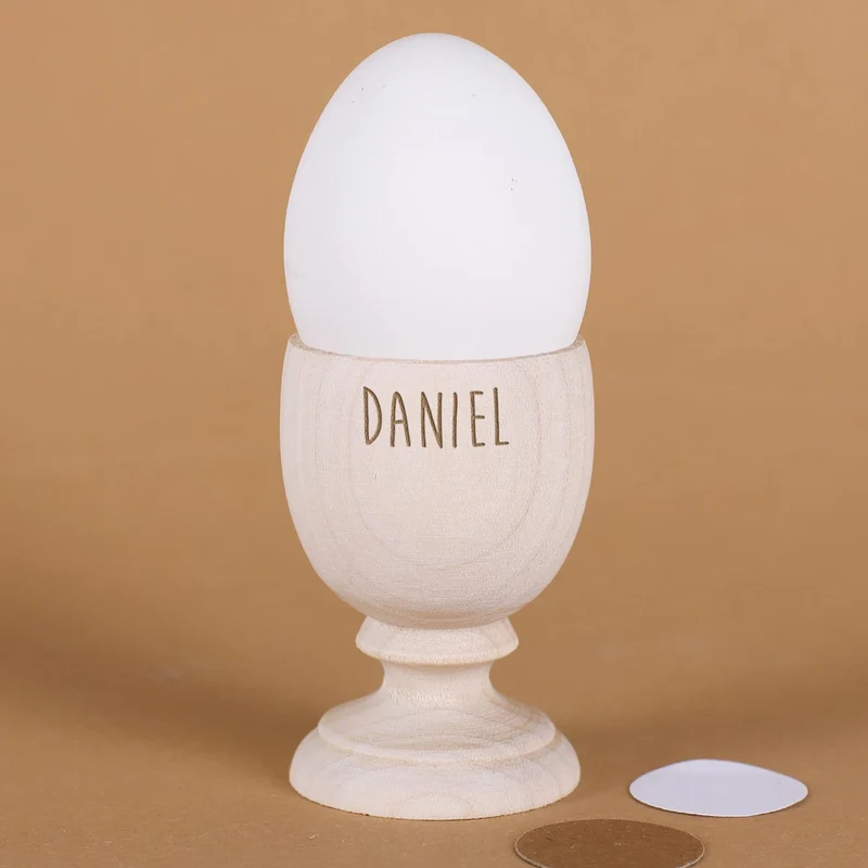 Eierbecher aus Holz mit Name