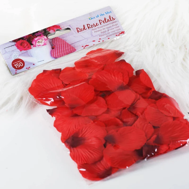 Rote Rosenblütenblätter