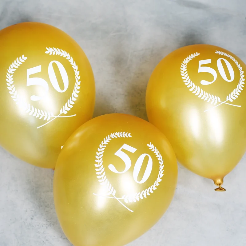 8 Luftballons zur goldenen Hochzeit