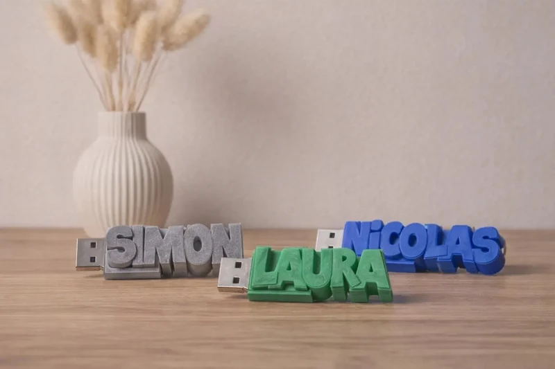Personalisierter USB-Stick mit Namen – Geschenk für Baby-,Ultraschall- oder Hochzeitsfotos – Geburt oder Brautpaar – echte 32GB –3D gedruckt