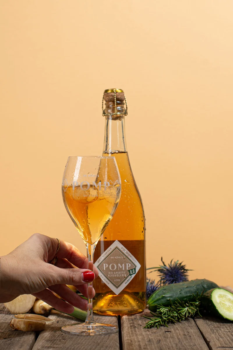 Gourmet Weihnachts­geschenk Set Blanc alkoholfrei mit Gläsern „Frohe Weihnachten“