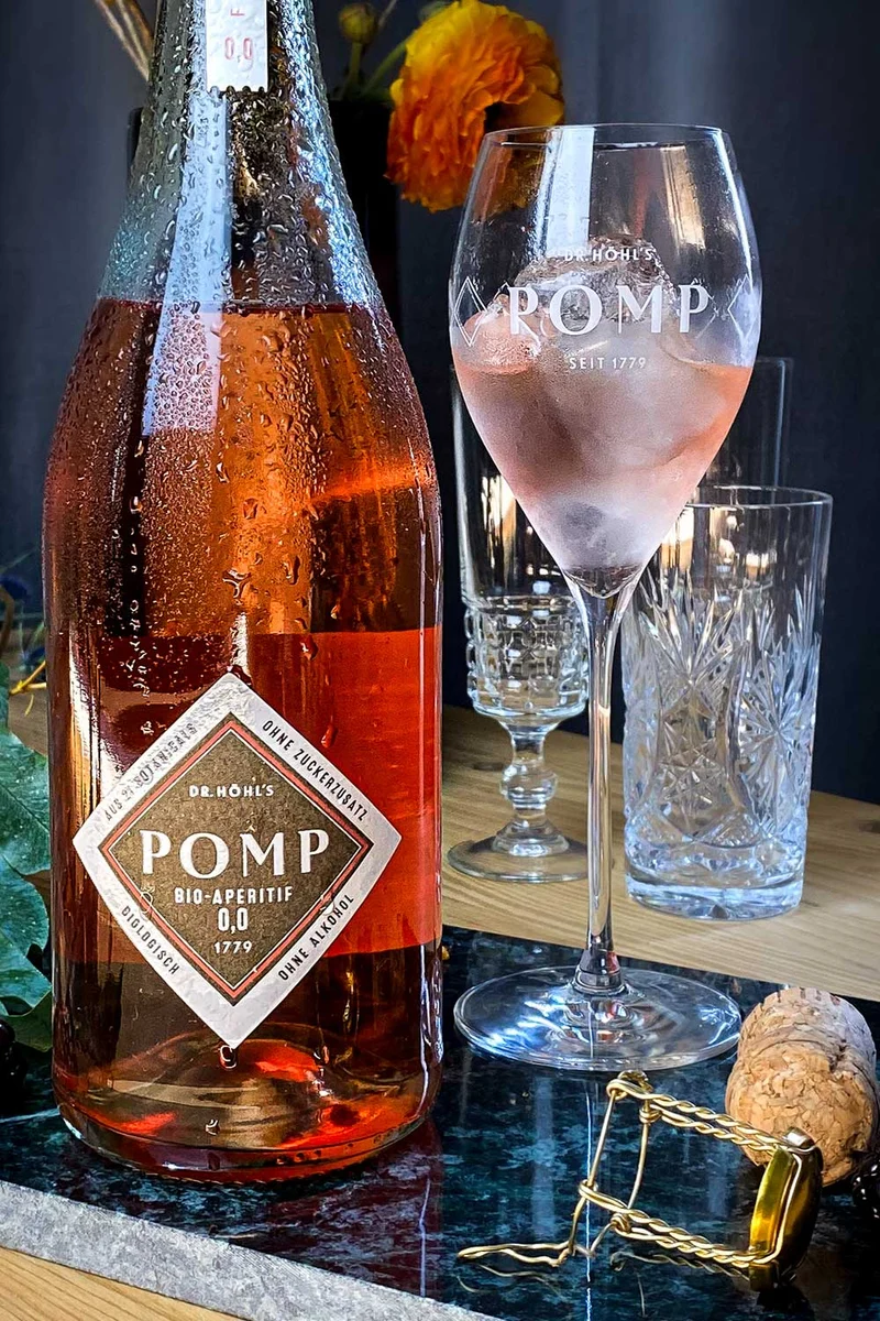 Gourmet Weihnachts­geschenk Set Rosé alkoholfrei mit Gläsern „Frohe Weihnachten“