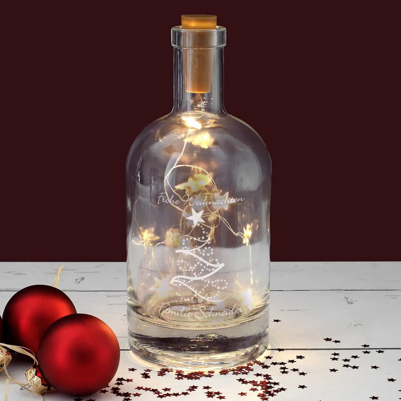 Beleuchtete Karaffe zu Weihnachten mit Tannenbaum und Ihrem Wunschtext graviert