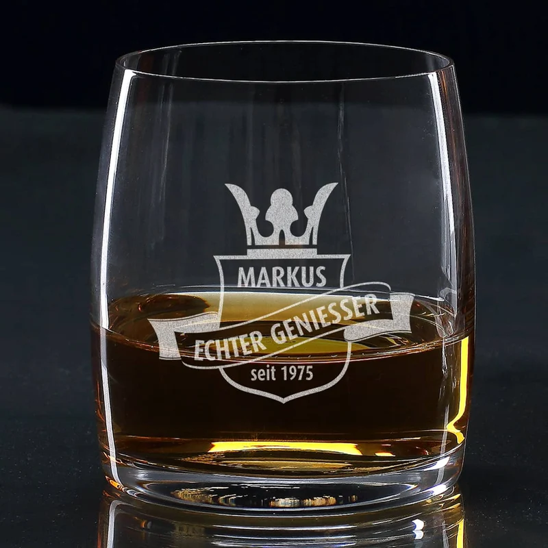 graviertes Whiskyglas Wappen mit Name, Wunschzeile und Geburtsjahr