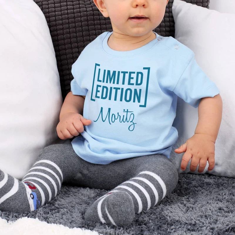 Blaues Babyshirt Limited Edition mit Name