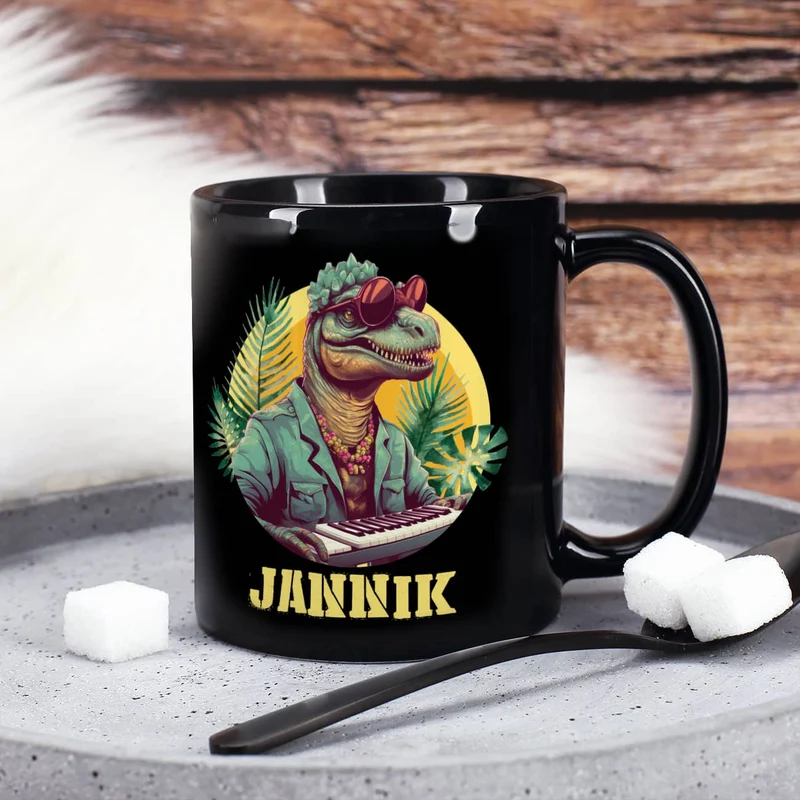 Coole Tasse in schwarz mit Crazy-Dinos und Ihrem Wunschnamen bedruckt