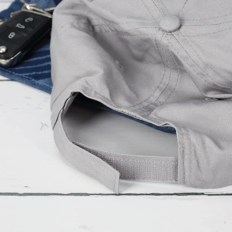 Hellgraues Basecap Mr mit Namensaufdruck
