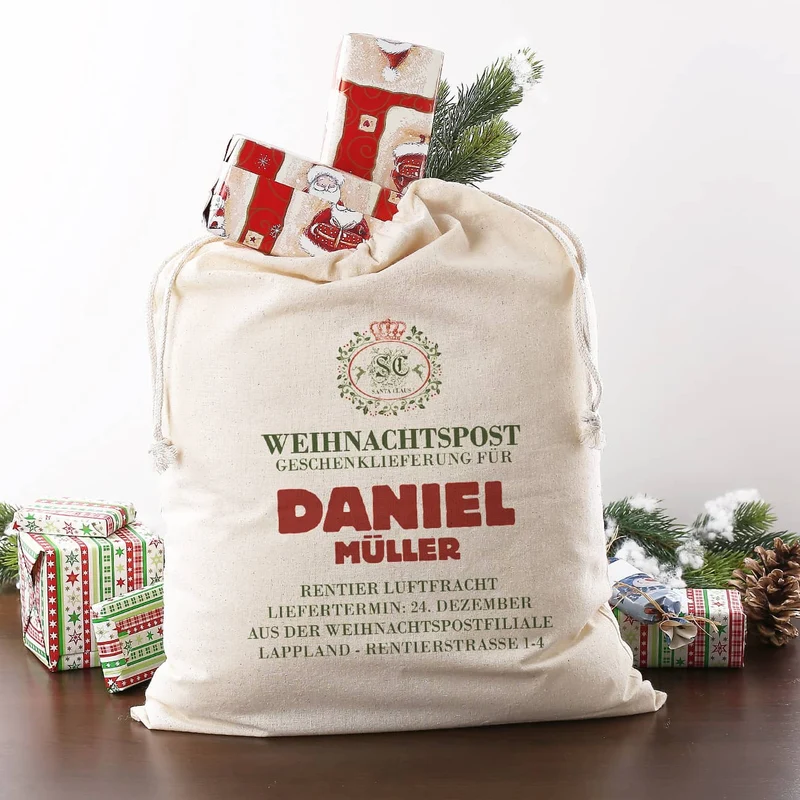 Geschenksack aus der Weihnachtspost-Filiale mit Ihrem Wunschnamen bedruckt