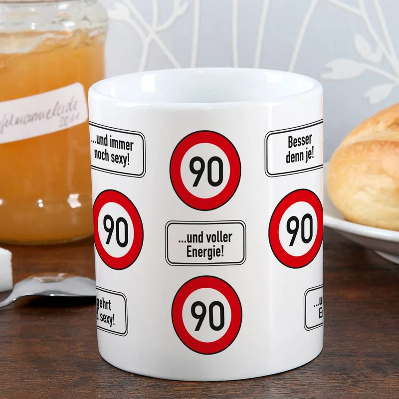 große Kaffeetasse zum 90. Geburtstag mit Verkehrszeichen - 90 -