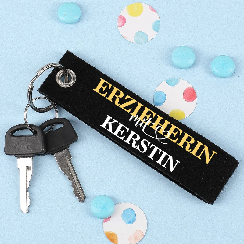 Schlüsselanhänger aus Filz - Erzieherin mit Herz - mit Namensaufdruck