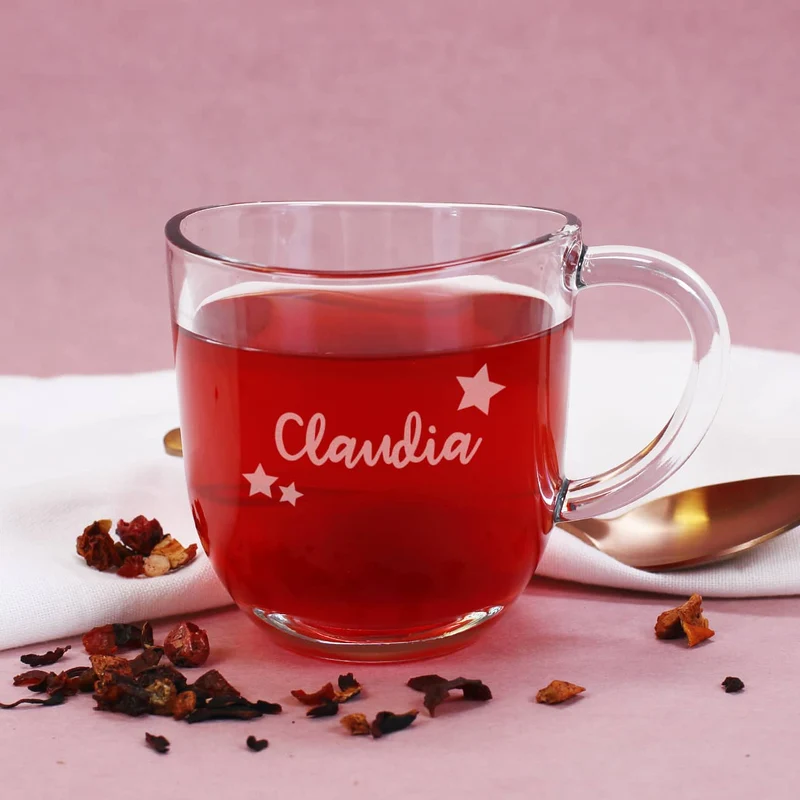 Glühweintasse aus Glas mit Namensgravur und Sternen