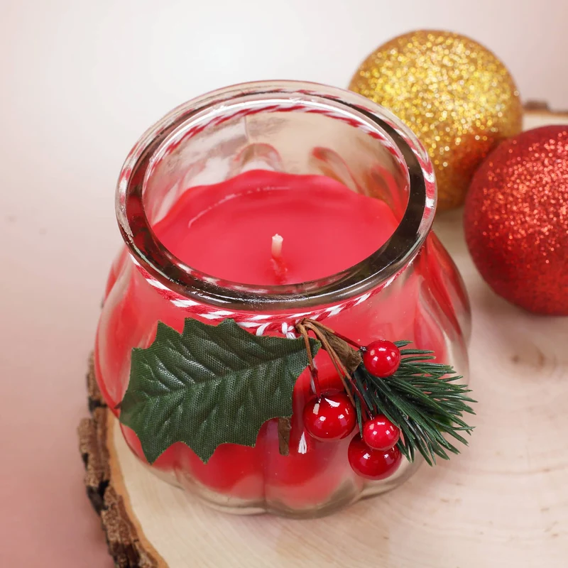 Kerze im Glas mit Weihnachtsdekoration - weiß oder rot