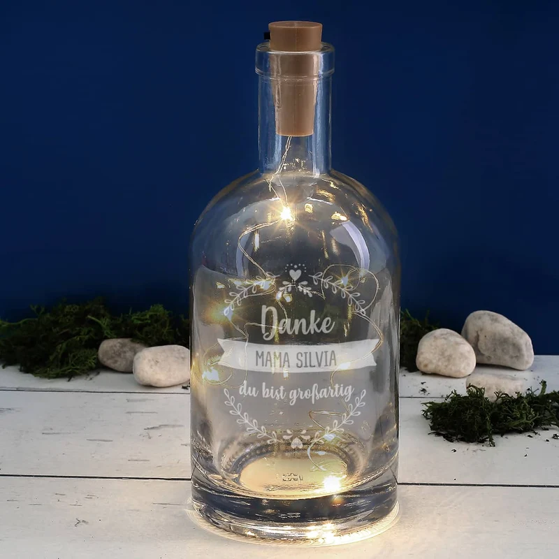 Beleuchtete Flasche mit 3 Zeilen Wunschtext graviert