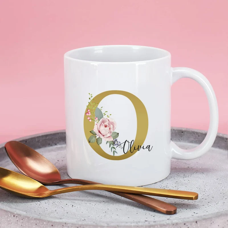 Tasse mit Rosen-Monogramm und Name