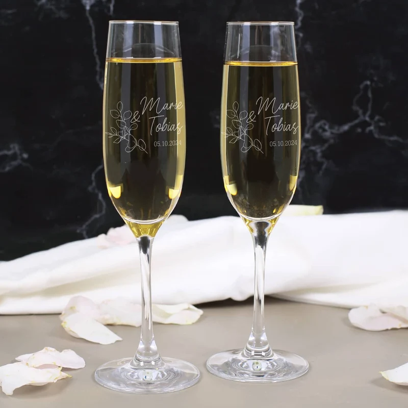 2 Sektgläser zur Hochzeit mit Eukalyptuszweig graviert