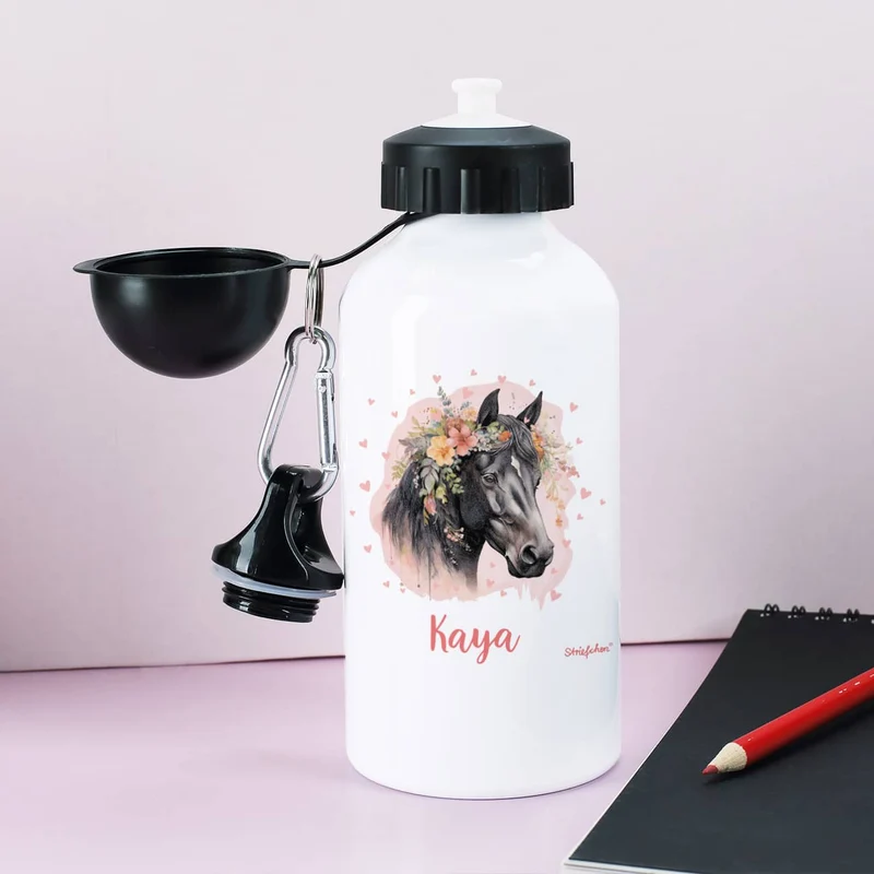 Trinkflasche mit Pferde-Motiv, Blüten, Name und verschiedenen Verschlüssen