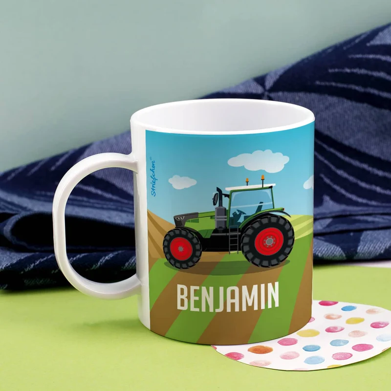 Bruchfeste Kindertasse mit grünem Traktor und Name