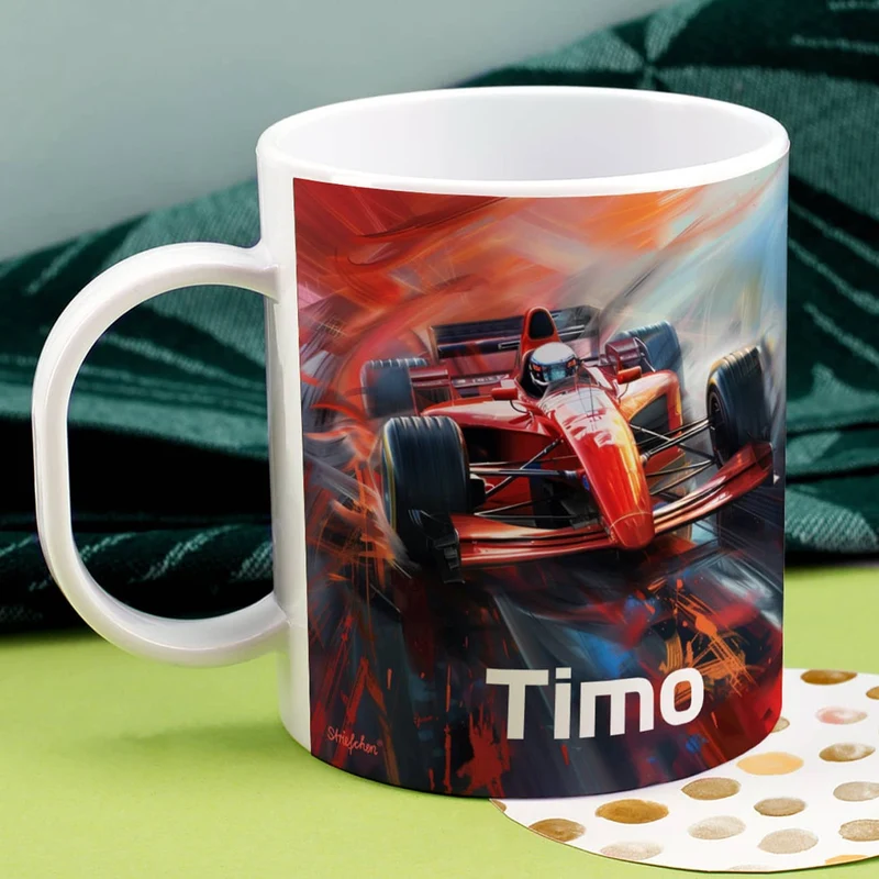 Kunststofftasse mit Rennwagen und Wunschname bedruckt