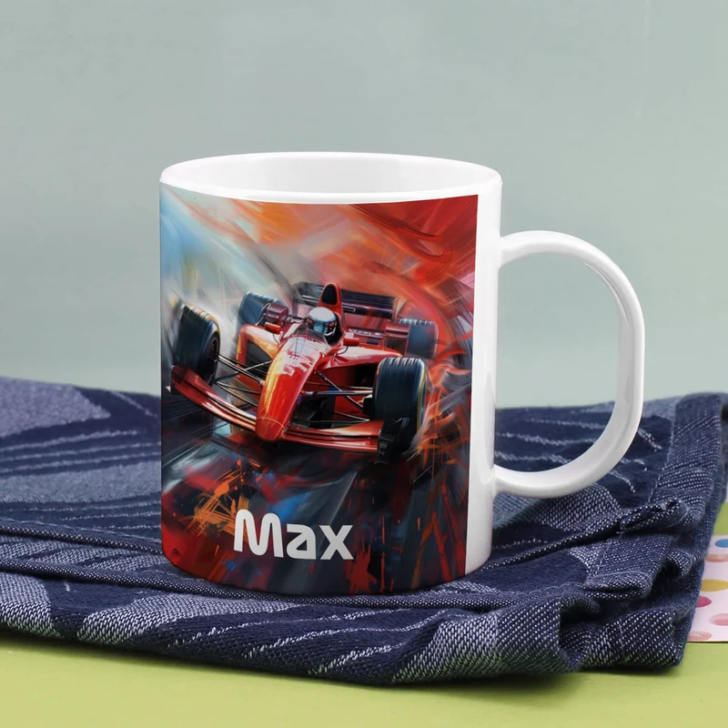 Kunststofftasse mit Rennwagen und Wunschname bedruckt