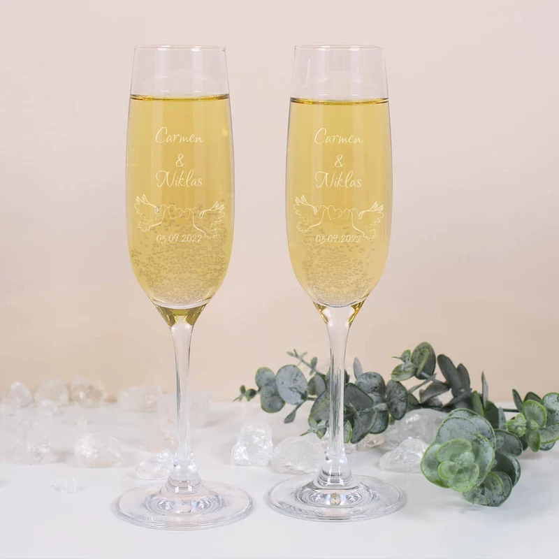 2 gravierte Sektgläser zur Hochzeit mit Wunschnamen