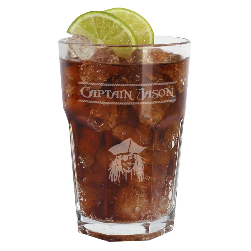graviertes Longdrinkglas für Piraten mit Name des Captains