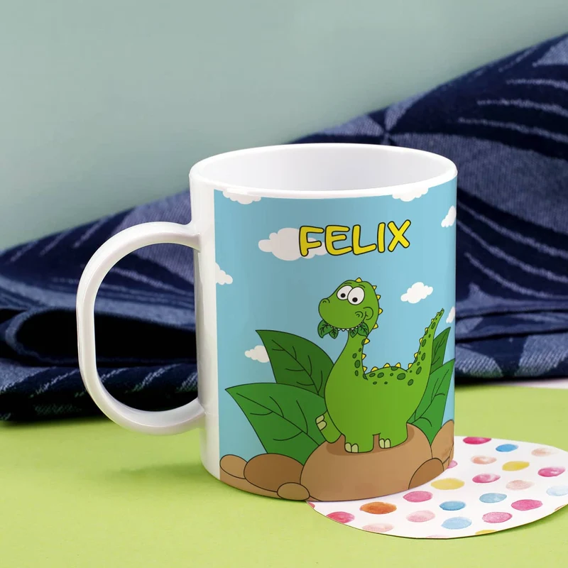 Kindertasse aus Kunststoff mit kleinem Dino und Ihrem Namen