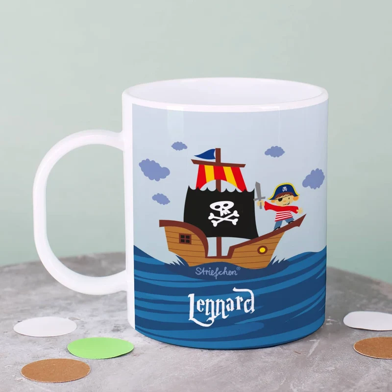 Tasse aus bruchfesten Kunststoff mit Piratenschiff und Name | Geschenk für Kinder & Einschulung