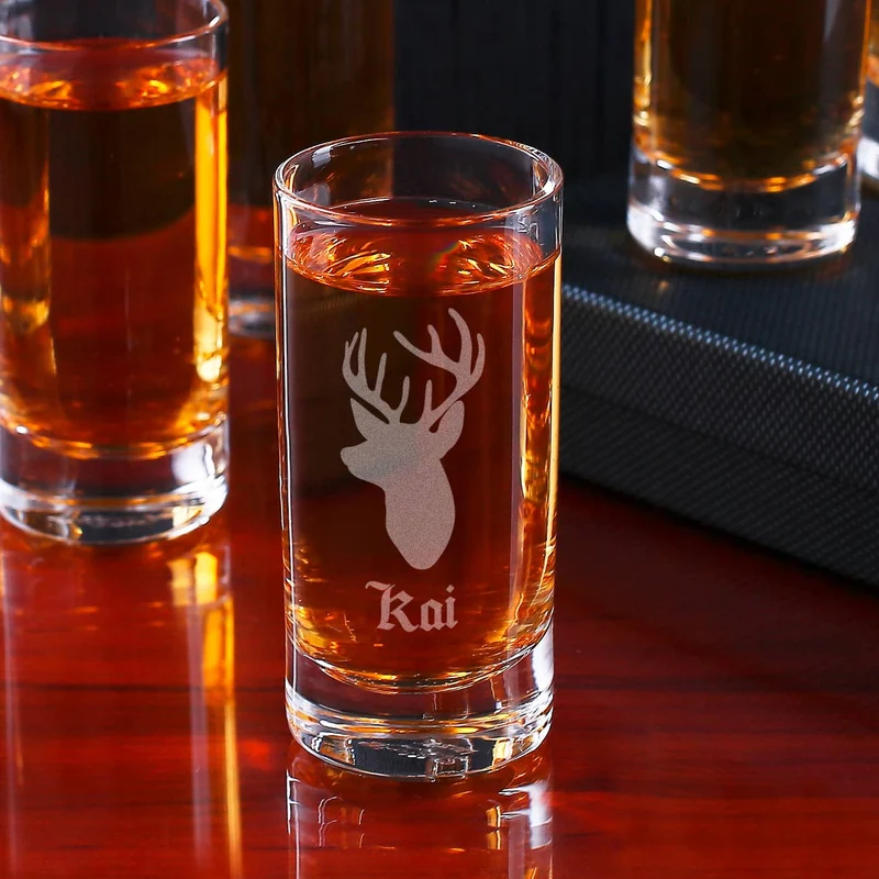 Schnapsglas graviert mit Hirschkopf und Name