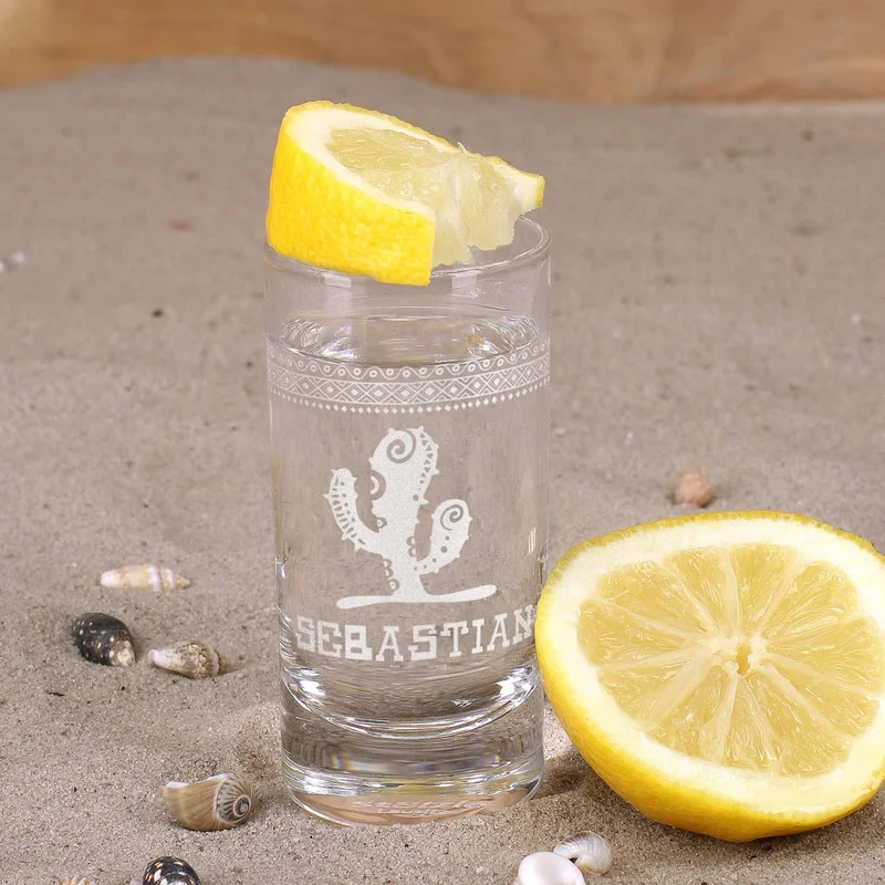 Mexikanischer Tequila-Shot mit Kaktus und Wunschname graviert