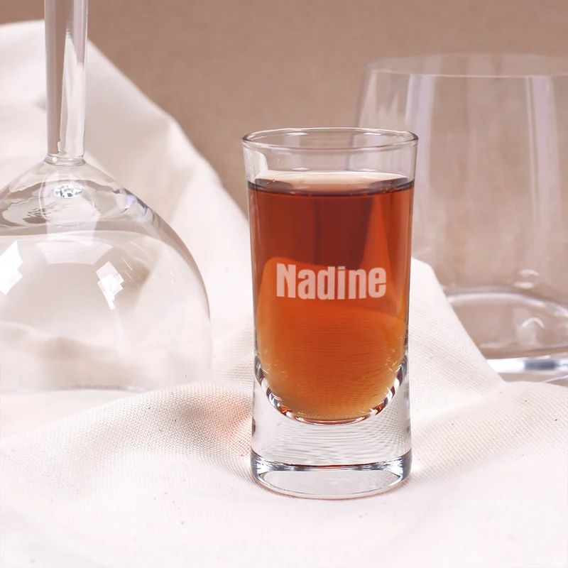 Schlichtes Schnapsglas mit Ihrem Namen