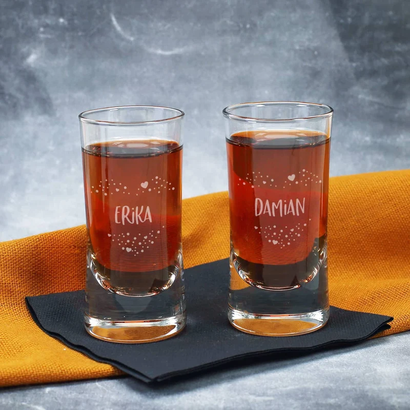 Schnapsglas mit Herzmotiv und Name