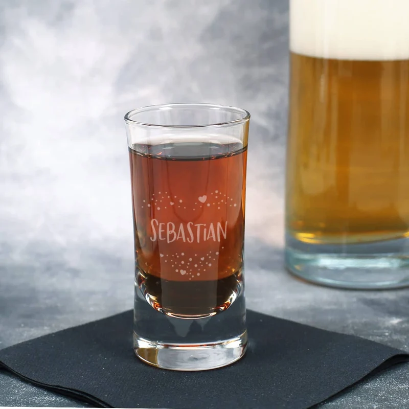 Schnapsglas mit Herzmotiv und Name