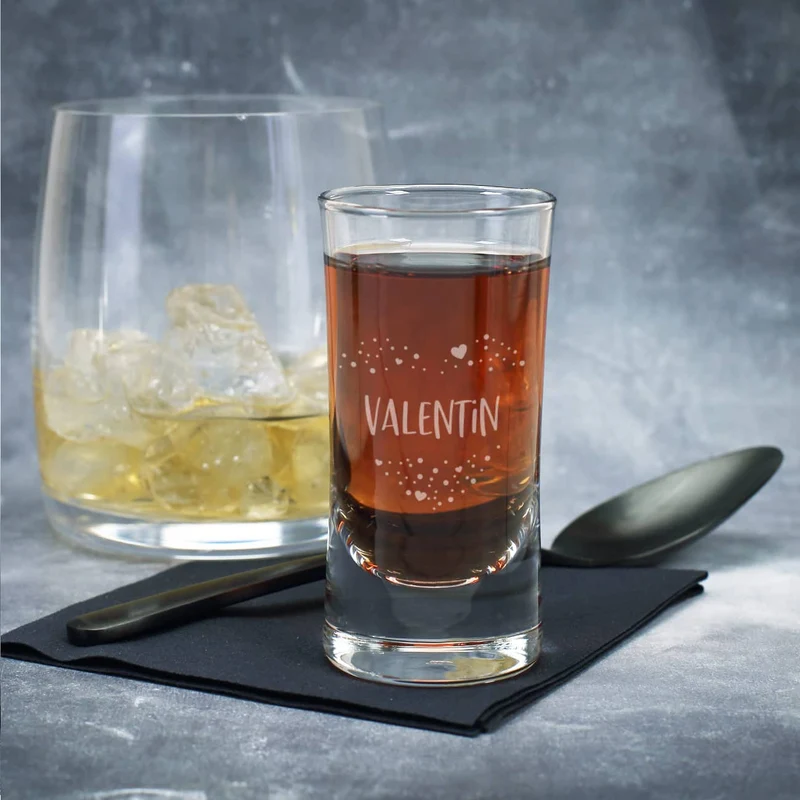 Schnapsglas mit Herzmotiv und Name