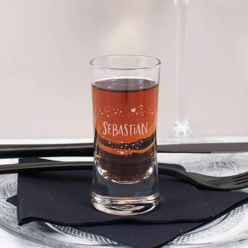 Schnapsglas mit Herzmotiv und Name