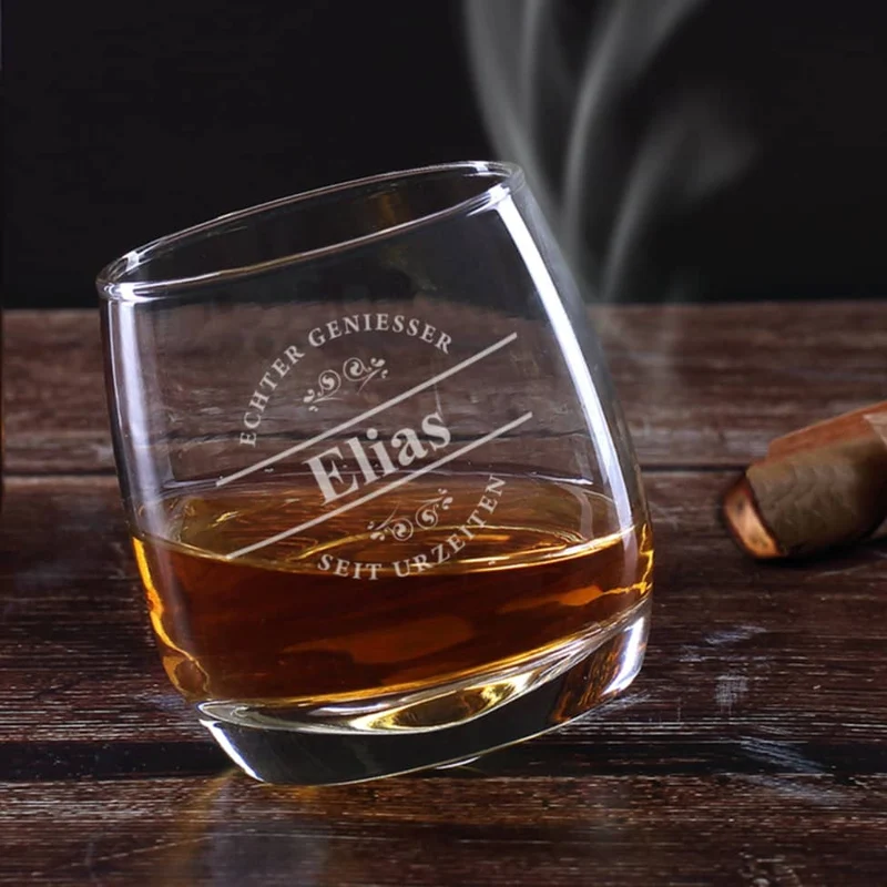 Echt schräges Whiskyglas für echte Geniesser mit Wunschname graviert