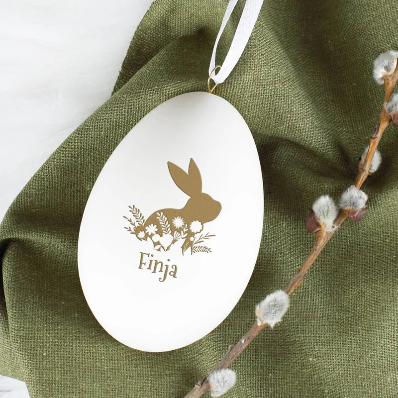 Persönlicher Osterschmuck - Schwanenei mit Osterhase und Name graviert