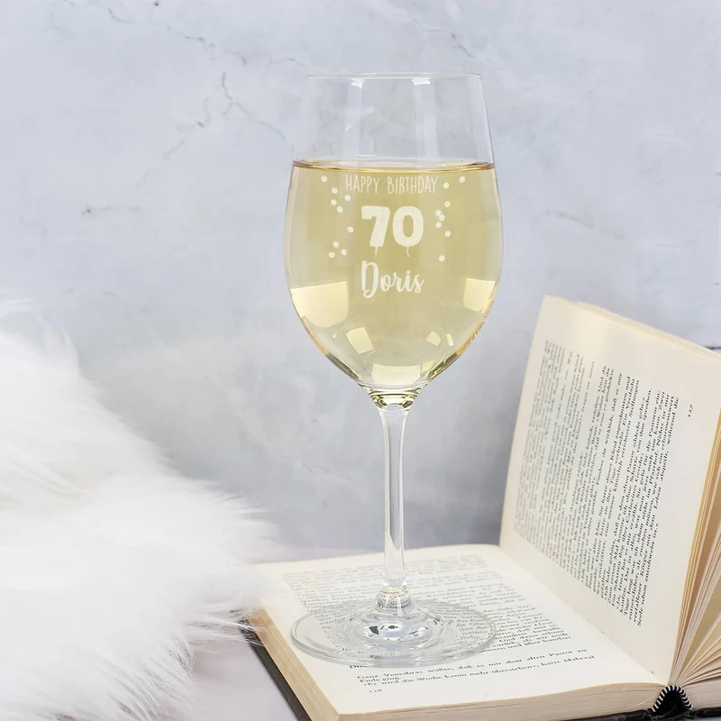 Happy Birthday 70 - graviertes Weinglas zum 70. Geburtstag mit Name