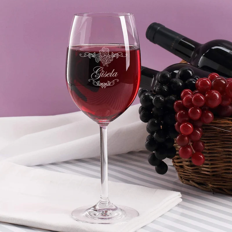 graviertes Weinglas Weinreben Ornamente mit Wunschname