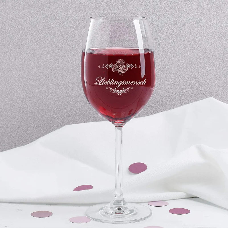 graviertes Weinglas Weinreben Ornamente mit Wunschname