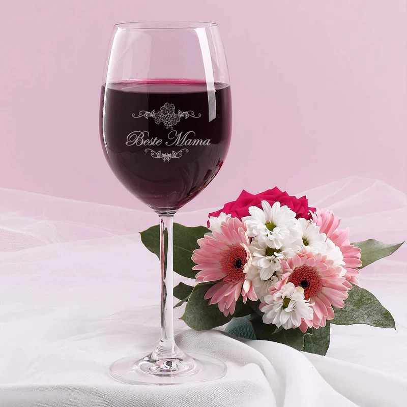 graviertes Weinglas Weinreben Ornamente mit Wunschname