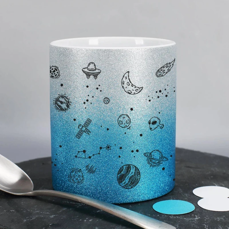 blaue Glitzertasse mit coolem Weltallmotiv