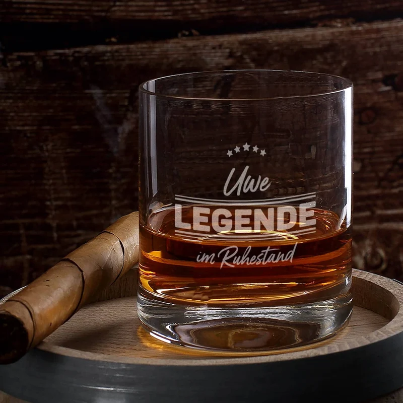 Legende im Ruhestand - graviertes Whiskyglas mit Name